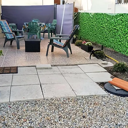 1 Bedroom Stunning In Casa vacanze Saint-Vivien-de-Médoc