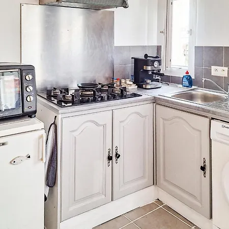 1 Bedroom Stunning In Casa vacanze Saint-Vivien-de-Médoc
